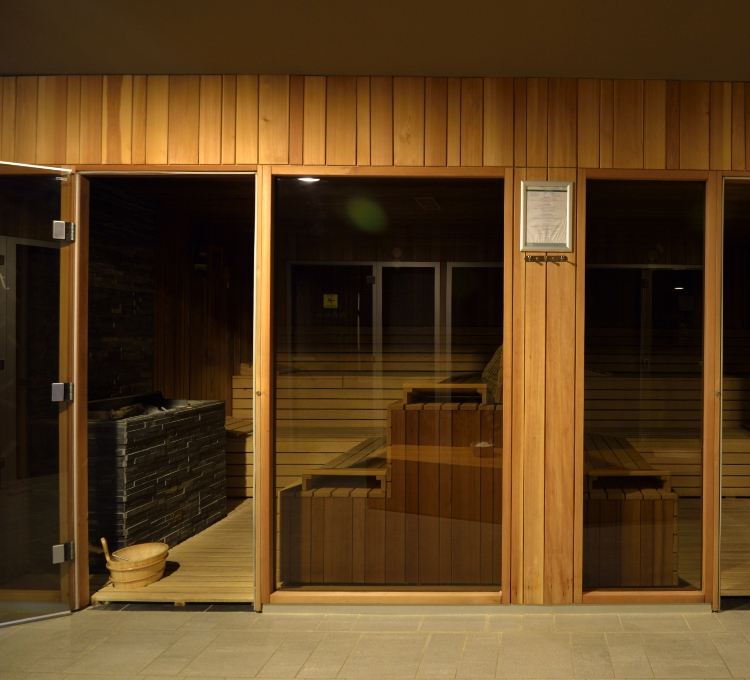 vse-pod-streho_Spik_750_maj25_svet-savn